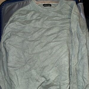 Warm sweater. Looks new.  Very chic and elegant